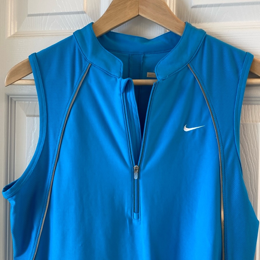 Nike athletic tank with reflective accents, back pocket